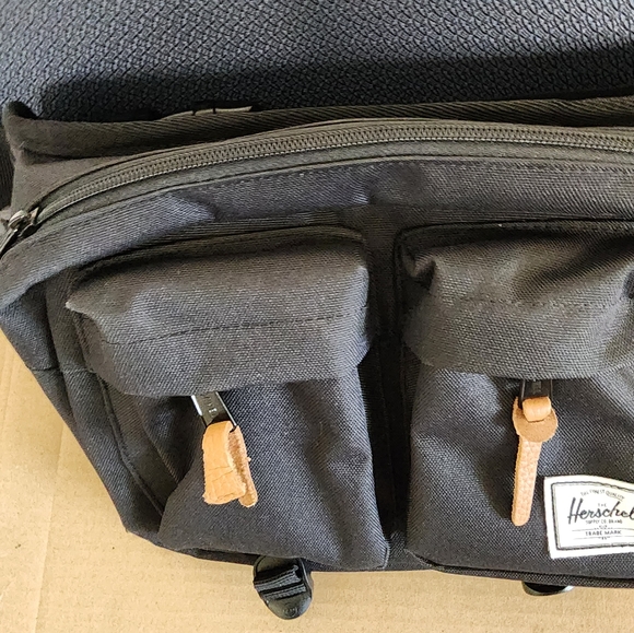 Herschel Eighteen Waist Pack NWOT - Picture 7 of 11